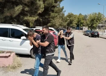 Uyuşturucu ile yakalandı, yakını polise “Elinize sağlık” dedi