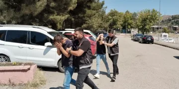 Uyuşturucu ile yakalandı, yakını polise “Elinize sağlık” dedi