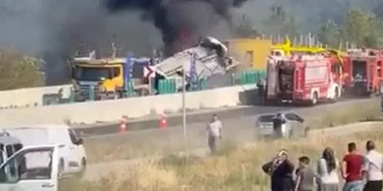 Tır sürücüsü yanarak can verdi, 7 kişi yaralandı