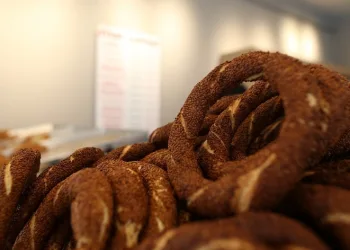 Bursa’da 100 gram simit 15 lira oldu