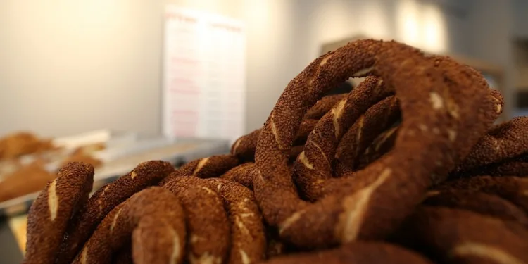 Bursa’da 100 gram simit 15 lira oldu