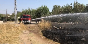 Otluk alanda çıkan yangın bahçeye sıçradı