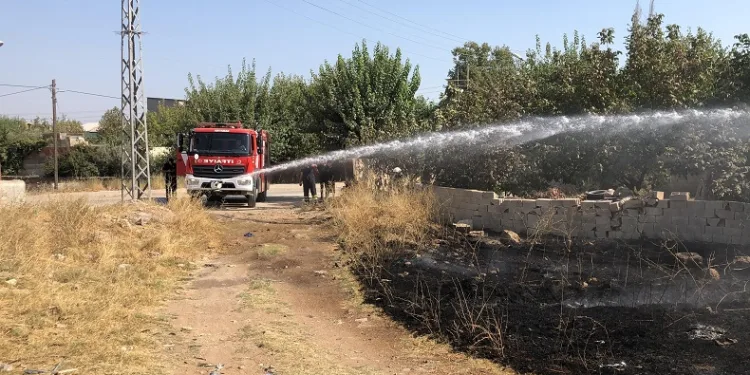 Otluk alanda çıkan yangın bahçeye sıçradı