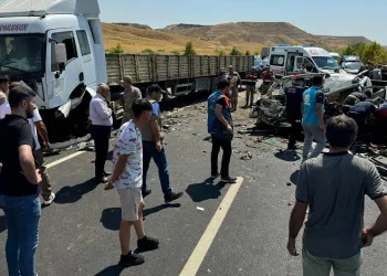 Kızının düğününe giden anne ve babanın geriye davetiyedeki isimleri kaldı