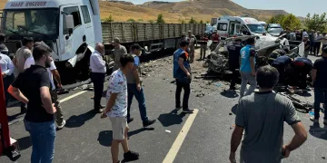 Kızının düğününe giden anne ve babanın geriye davetiyedeki isimleri kaldı