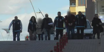 Kavgada 1 kişiyi bıçakla öldüren sanıklar hakim karşısında