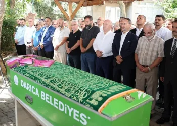 Fahrettin Altun teyzesinin cenaze törenine katıldı