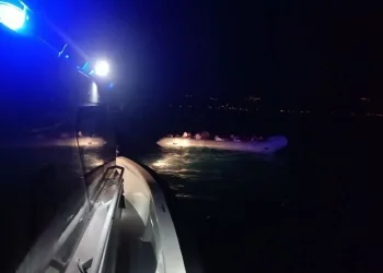 Ayvacık açıklarında 40 kaçak göçmen yakalandı