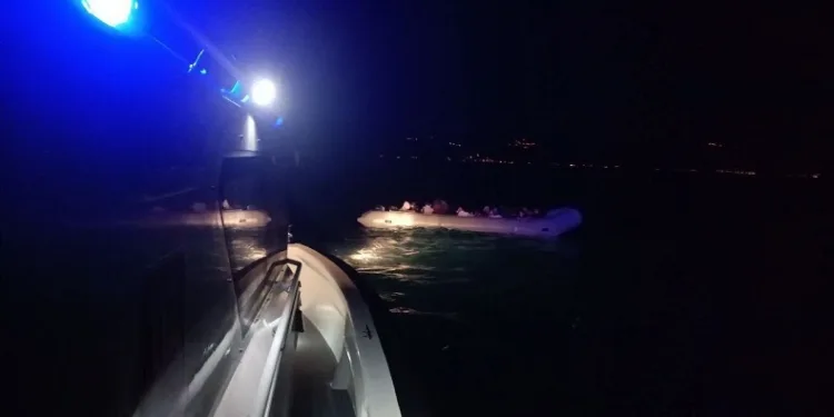 Ayvacık açıklarında 40 kaçak göçmen yakalandı