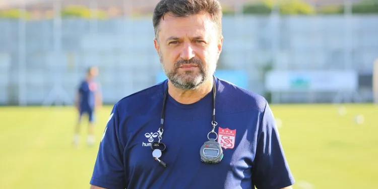 Sivasspor Teknik Direktörü Bülent Uygun’dan Manaj açıklaması: “Türkiye’deki kulüplerden ilgi var”