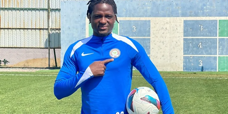 Çaykur Rizespor’lu futbolcu David Akintola: “Fenerbahçe’ye zarar verebileceğimizi düşünüyorum”