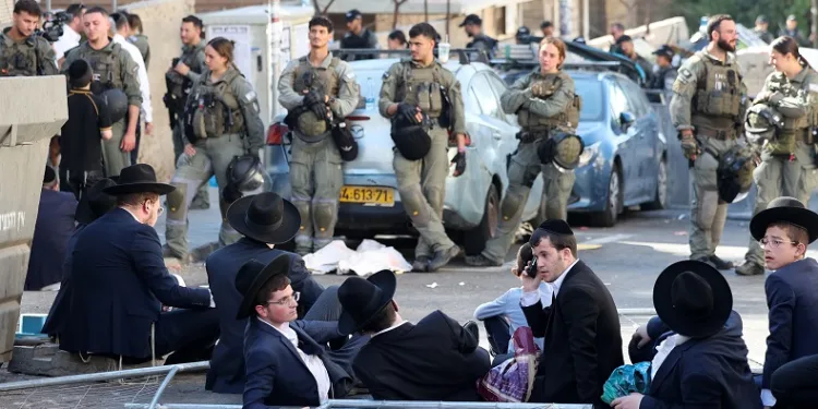 Batı Kudüs’te Haredilerin zorunlu askerlik protestosuna sert müdahale
