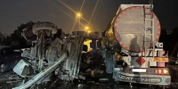 Tırla tanker çarpıştı:1 ölü, 1 yaralı
