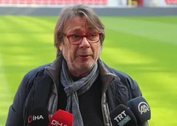 Mehmet Sepil: “Bir başkanın devre arasında kendi tribününe stadın içinden yürüyerek gittiğini ilk kez görüyorum”