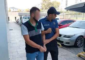 Tartıştığı arkadaşını bıçaklayan genç tutuklandı