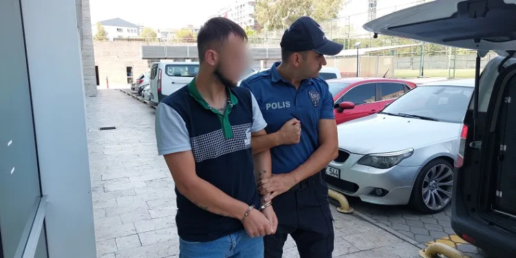 Tartıştığı arkadaşını bıçaklayan genç tutuklandı