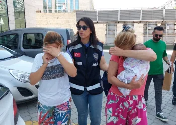 Evden ziynet eşyası ve para çalan 2 kadın tutuklandı