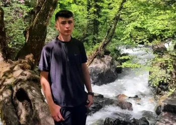 Serinlemek için girdiği barajda boğuldu