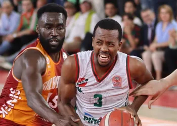 Errick McCollum, 1 yıl daha Karşıyaka’da