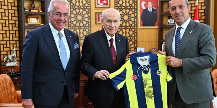 Fenerbahçe’den siyasi parti ziyaretleriyle ilgili iddialara yanıt