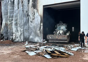 Mobilya fabrikasındaki yangın büyümeden söndürüldü