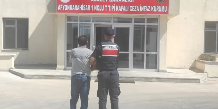 Afyonkarahisar’da fuhuş suçundan arana şahıs yakalandı