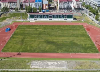 Karslı spor severler, stadyumun eksikliklerinin giderilmesini bekliyor