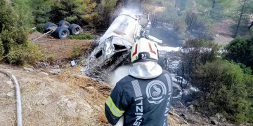 LPG yüklü tanker şarampole devrildi