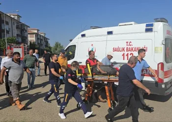 Metan gazı 2 işçiyi hastanelik etti