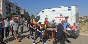 Metan gazı 2 işçiyi hastanelik etti