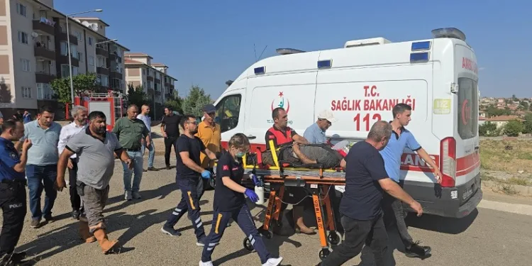 Metan gazı 2 işçiyi hastanelik etti