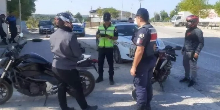 Jandarma ekiplerinden motosiklet denetimi