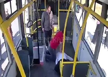 Halk otobüsünde kalp krizi geçirdi