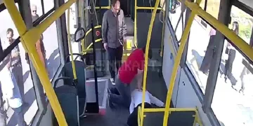 Halk otobüsünde kalp krizi geçirdi