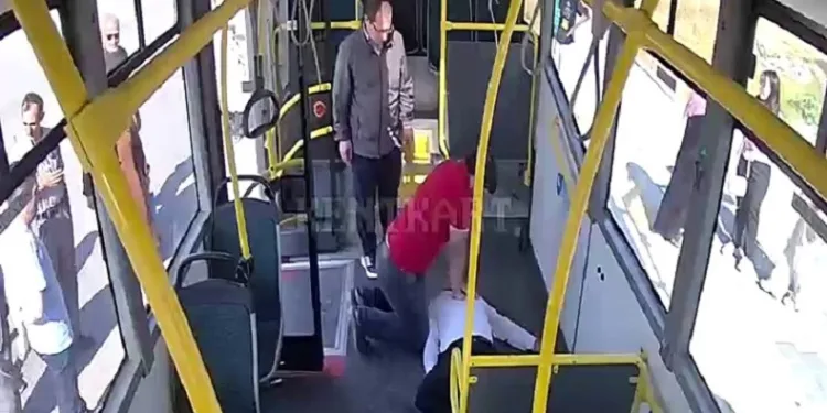 Halk otobüsünde kalp krizi geçirdi