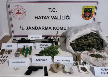 4 kilo esrar ve 5 ruhsatsız tabanca ele geçirildi