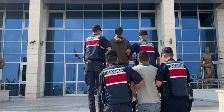 Alkol alıp ormanı yaktılar