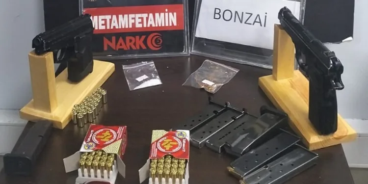 Uyuşturucu madde ile yakalanan 2 şahıs gözaltına alındı
