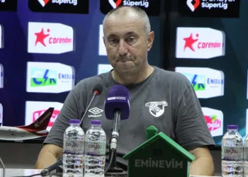 Göztepe Teknik Direktörü Stanimir Stoilov: “İki takım da gerçekten kazanmak için oynadı”