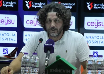 Alanyaspor Teknik Direktörü Fatih Tekke: “2 puan kaybettiğimiz için üzgünüz”