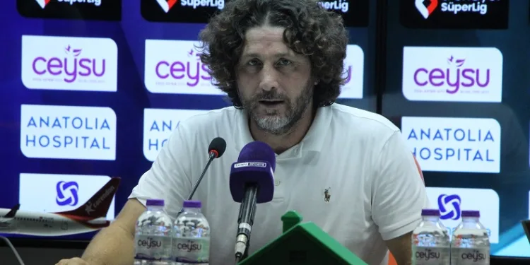 Alanyaspor Teknik Direktörü Fatih Tekke: “2 puan kaybettiğimiz için üzgünüz”