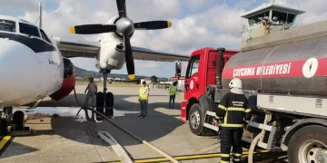 Yangın söndürme uçağına 15 ton su ikmali yapıldı