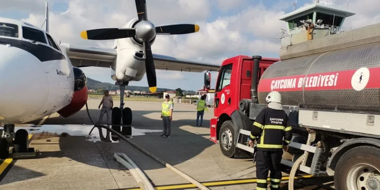 Yangın söndürme uçağına 15 ton su ikmali yapıldı