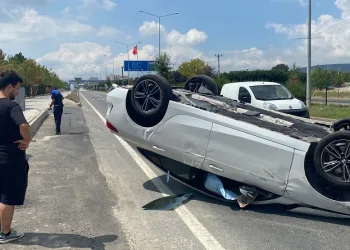 Otomobil tepetaklak oldu, sürücüsünün burnu bile kanamadı