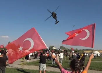 Çelik Kanatların gösterisi nefes kesti
