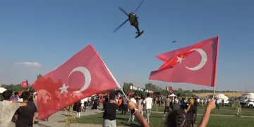 Çelik Kanatların gösterisi nefes kesti