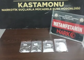 Uyuşturucuyla yakalanan 2 kişi gözaltına alındı
