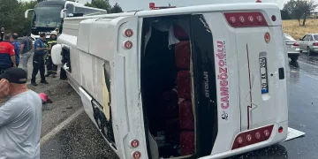 Düğün yoluna meydana gelen kazada yaralanan 1 kişi öldü