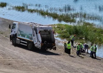 Hazar gölü çevresinde 15 günde 12 ton çöp toplandı
