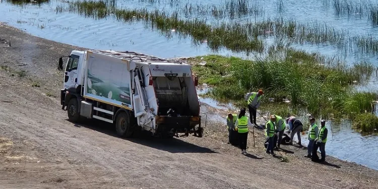 Hazar gölü çevresinde 15 günde 12 ton çöp toplandı